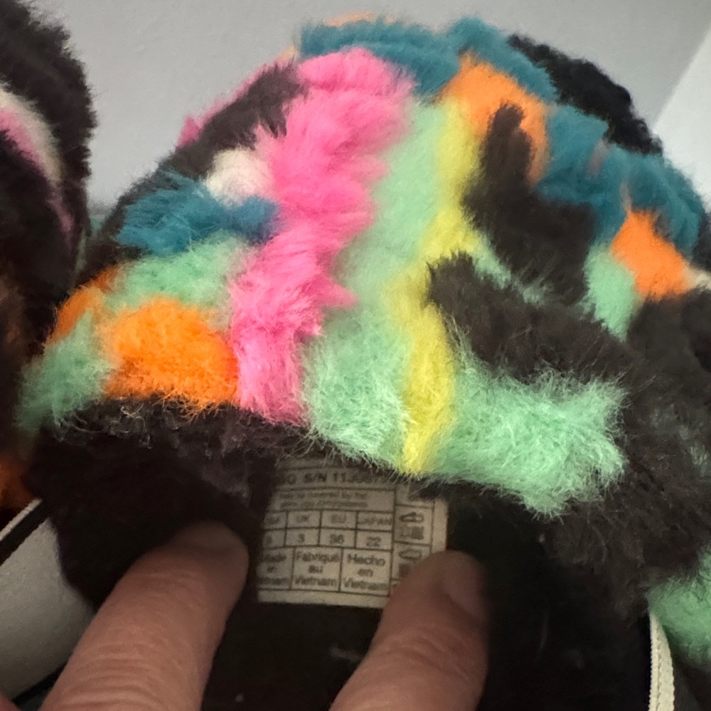UGG Kids' Colorful Fluffy Slippers - Picture 6 of 7